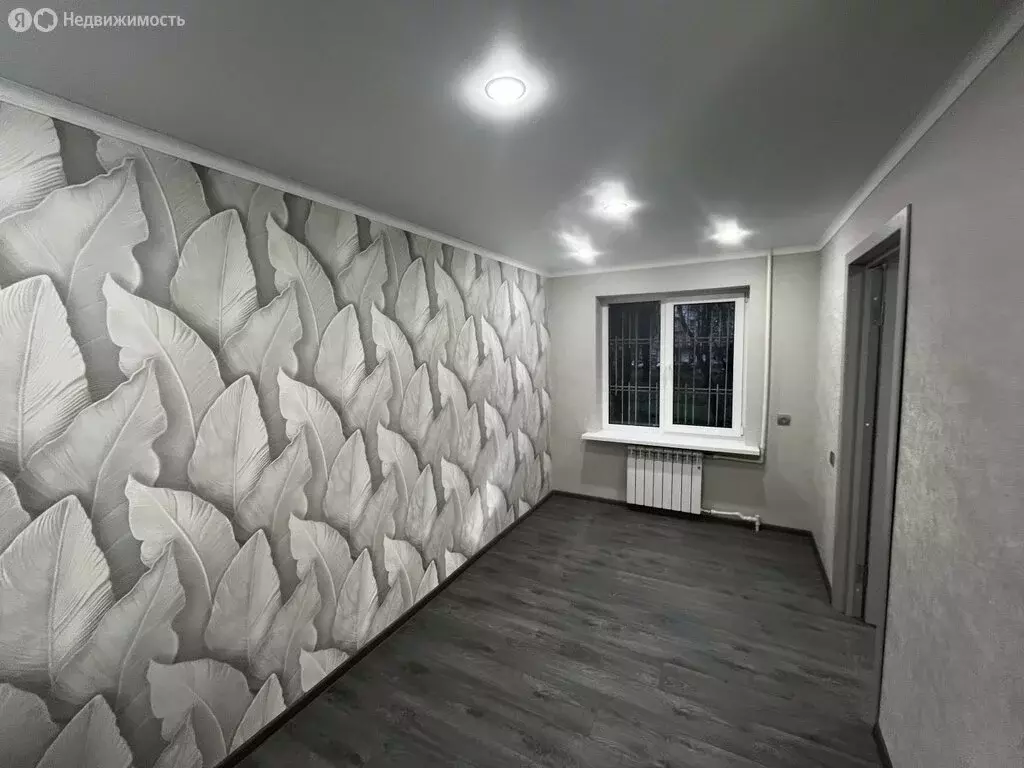 3-комнатная квартира: Нальчик, улица Идарова, 119 (56.4 м) - Фото 1