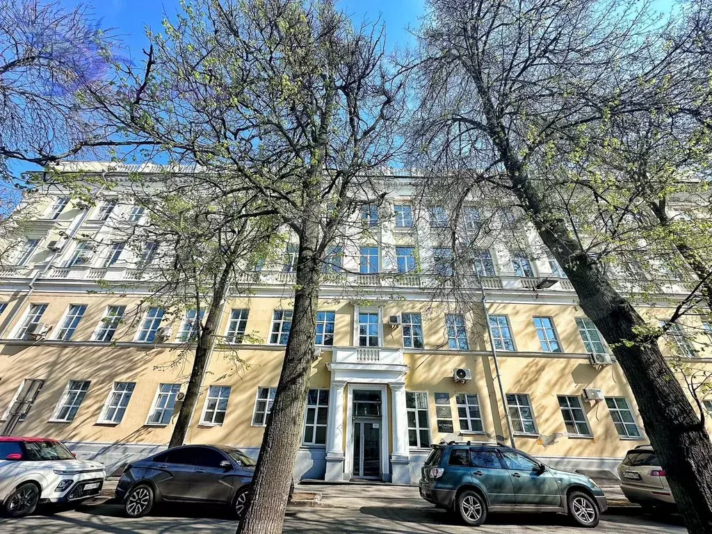 Офис с парковкой в центре, 1500 м2 - Фото 1