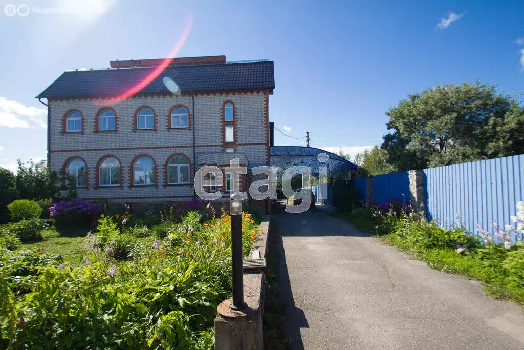 Дом в село Острожное, Молодёжная улица (377.8 м) - Фото 0