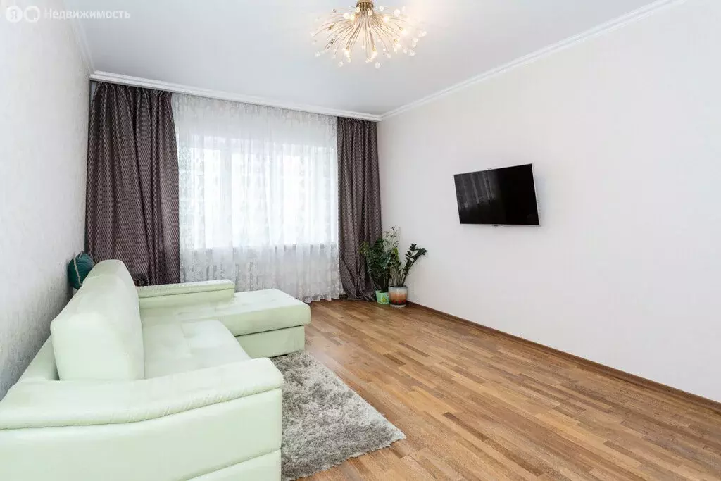 2-комнатная квартира: Тюмень, улица Шиллера, 46к3 (98 м) - Фото 0