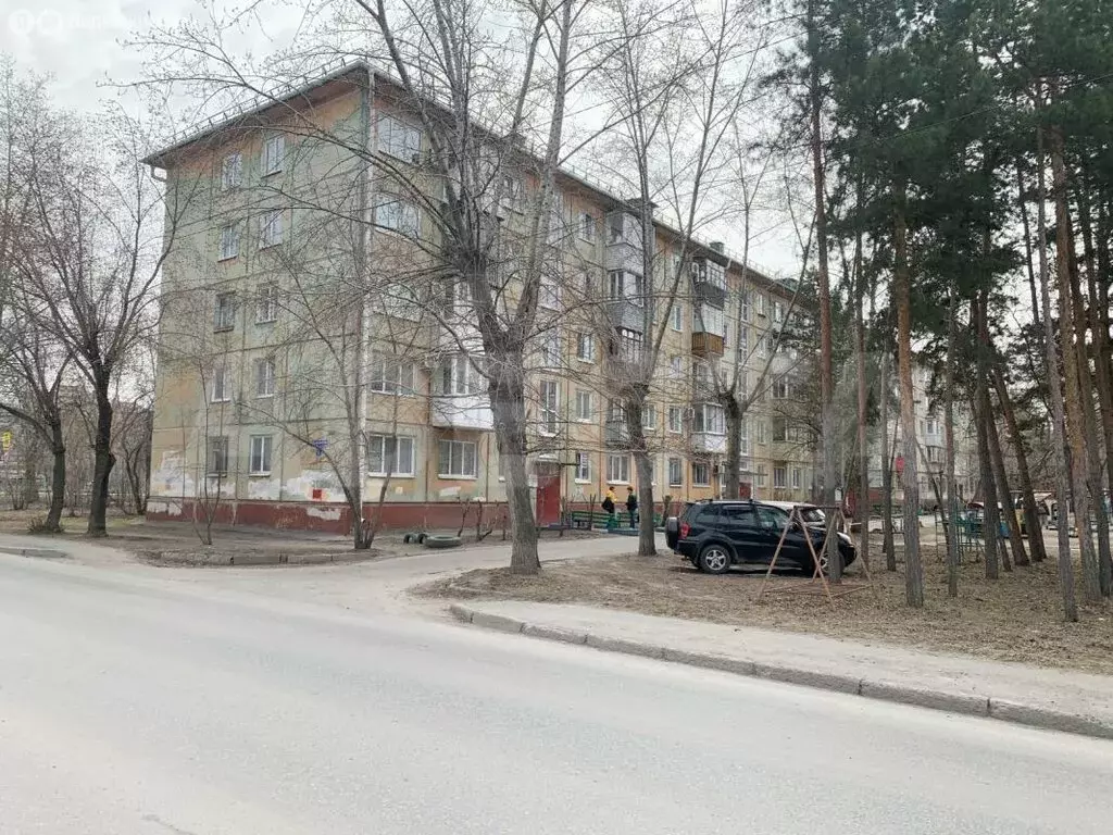 3-комнатная квартира: Омск, улица Фёдора Крылова, 4 (59 м) - Фото 1