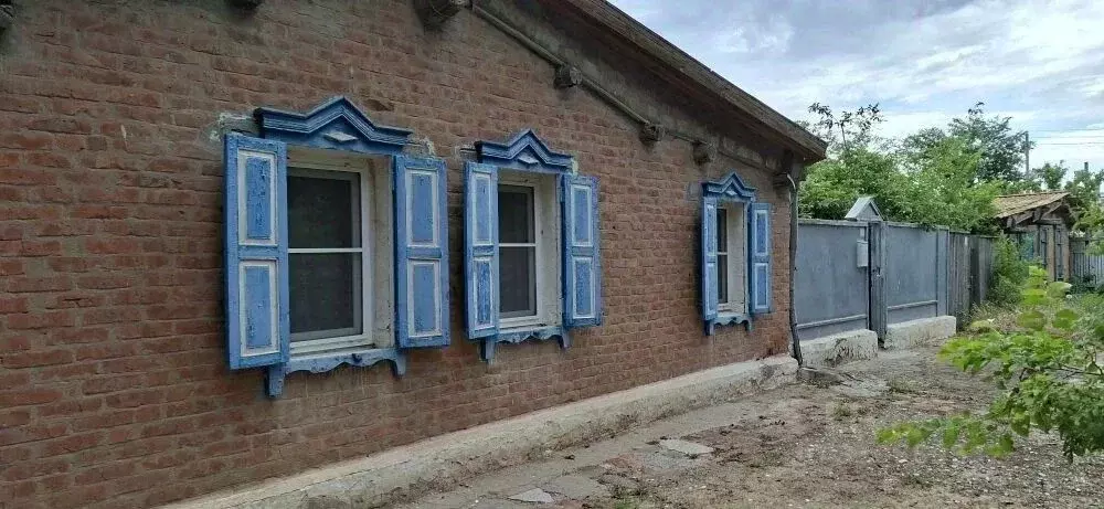 Дом в Астраханская область, Наримановский район, с. Линейное ул. ... - Фото 1