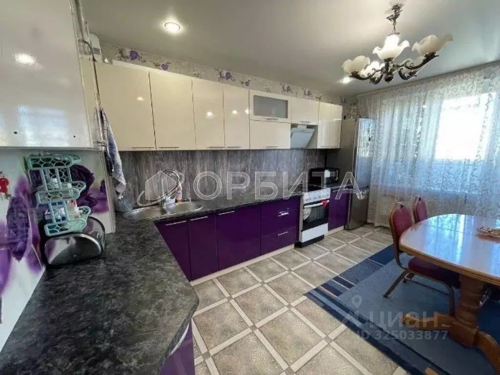 3-к кв. Тюменская область, Тюмень ул. Федюнинского, 62к2 (92.5 м) - Фото 1