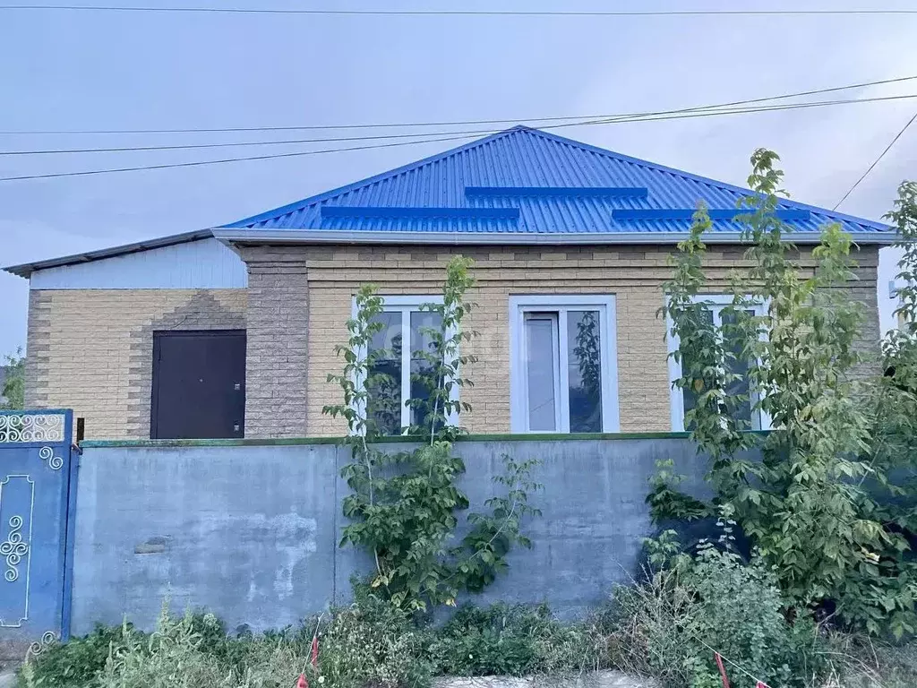 Дом в Ставропольский край, с. Кочубеевское ул. Комарова, 3 (120 м) - Фото 2