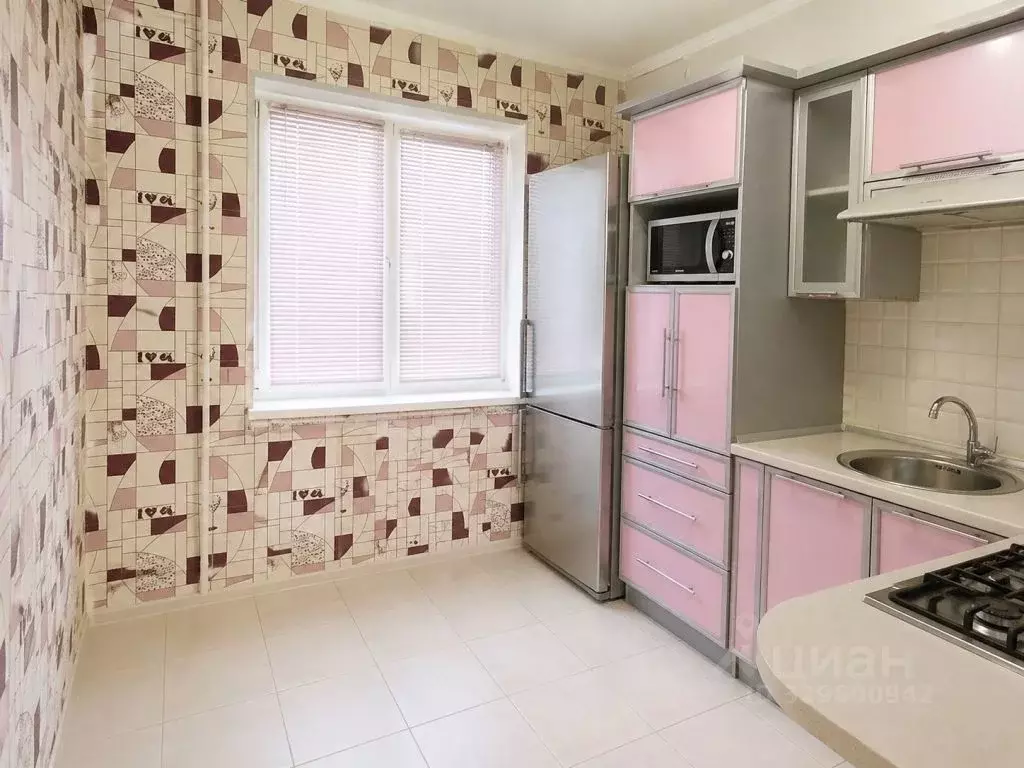 2-к кв. Крым, Симферополь ул. Героев Сталинграда, 27 (50.0 м) - Фото 1