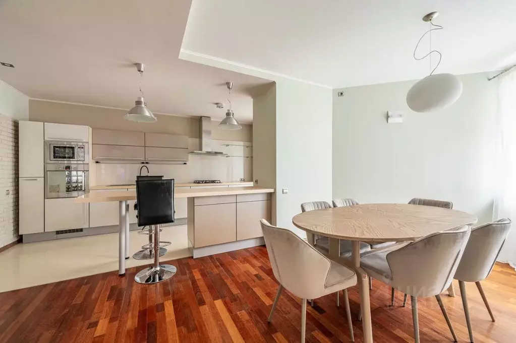 4-к кв. Свердловская область, Екатеринбург ул. Сакко и Ванцетти, 105к2 ... - Фото 0