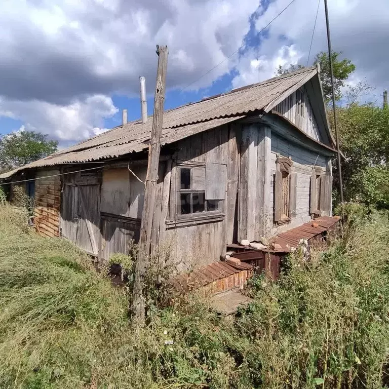 Дом в Саратовская область, Лысогорский район, Ширококарамышское ... - Фото 1