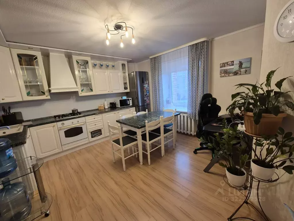 3-к кв. Вологодская область, Череповец Октябрьский просп., 49 (101.4 ... - Фото 1