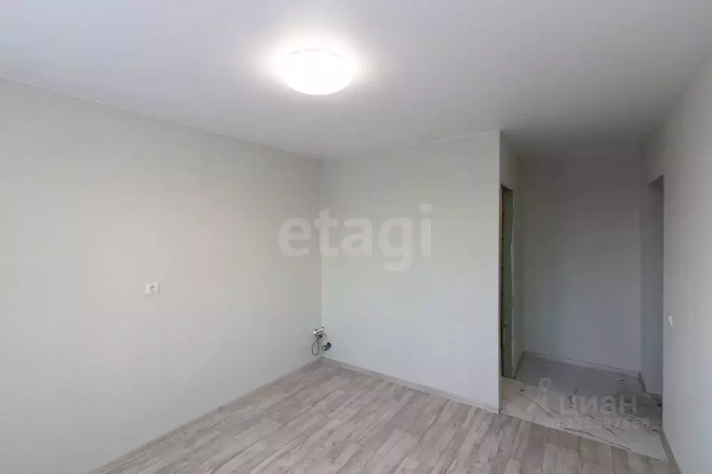 Комната Тюменская область, Тюмень ул. 50 лет Октября, 63а (17.2 м) - Фото 1