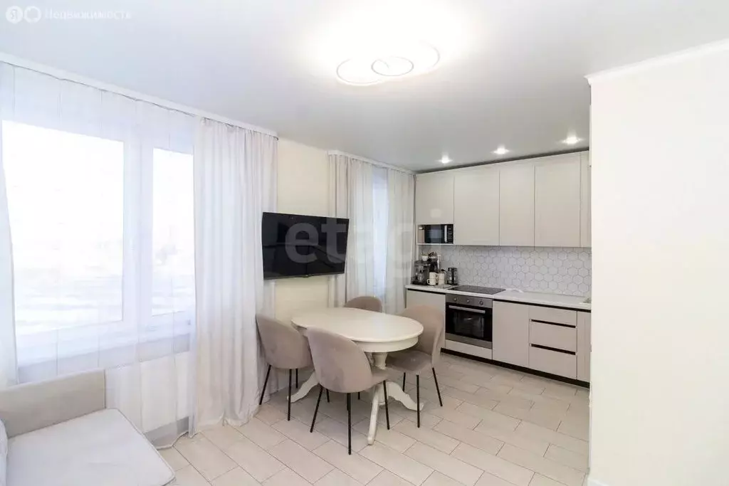 2-комнатная квартира: Тюмень, Ставропольская улица, 160/1 (63.3 м) - Фото 2