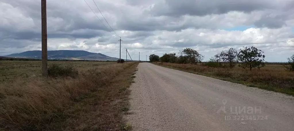 Участок в Крым, Кировский район, Первомайское с/пос, с. Первомайское ... - Фото 1