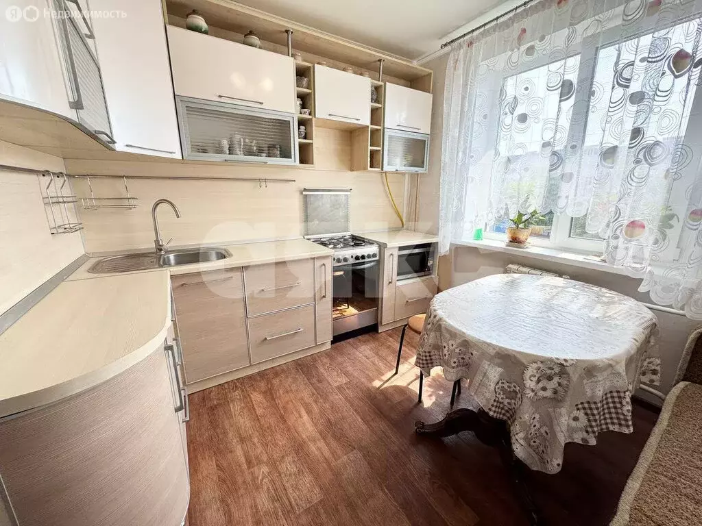 3-комнатная квартира: Нижнекамск, проспект Мира, 22 (62.6 м) - Фото 1