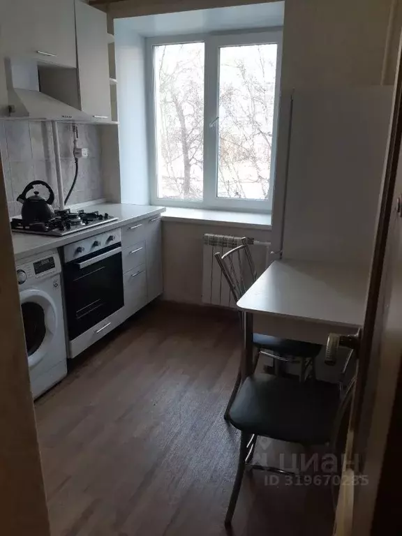 1-к кв. Омская область, Омск наб. Иртышская, 12 (33.0 м) - Фото 0