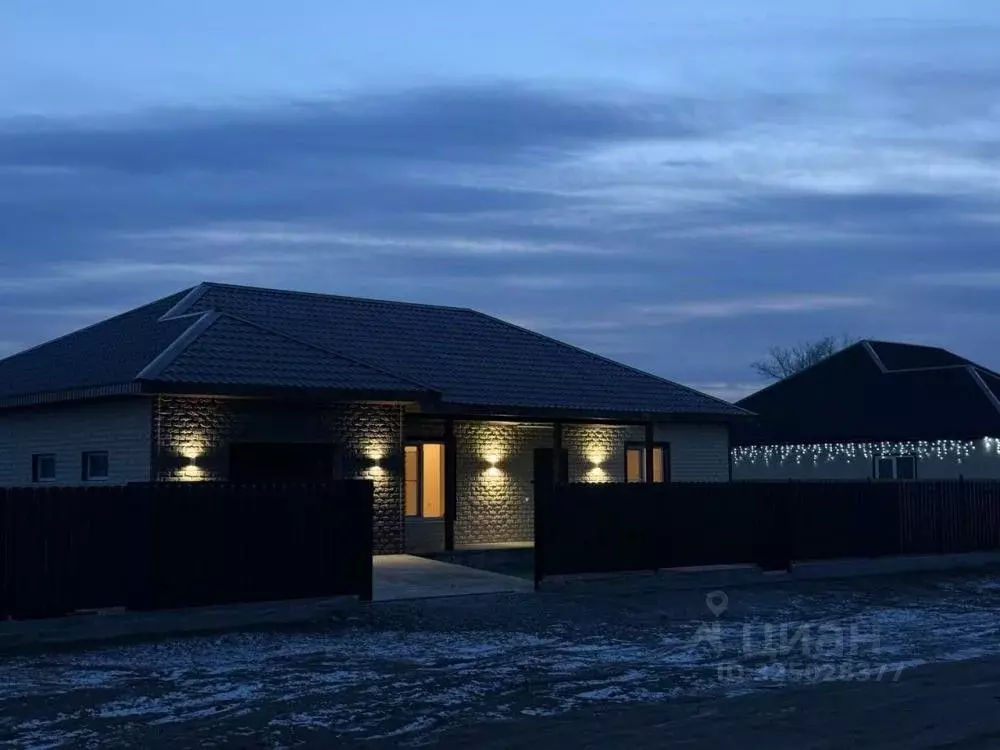 Дом в Хакасия, Усть-Абаканский район, пос. Тепличный  (185 м) - Фото 2