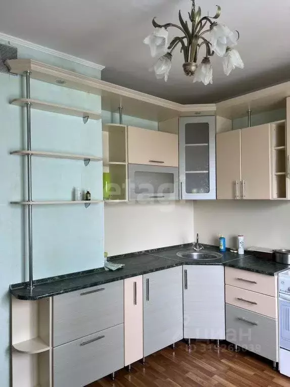 3-к кв. Курская область, Курск просп. Вячеслава Клыкова, 12 (78.5 м) - Фото 0
