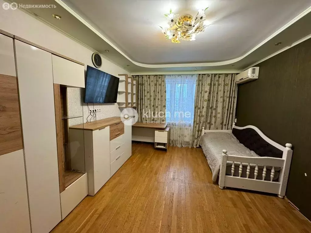 3-комнатная квартира: Казань, проспект Победы, 210А (69 м) - Фото 1