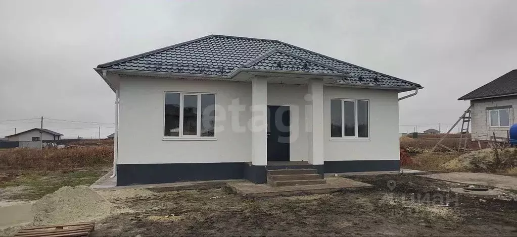 Дом в Курская область, Курский район, Новопоселеновский сельсовет, д. ... - Фото 1