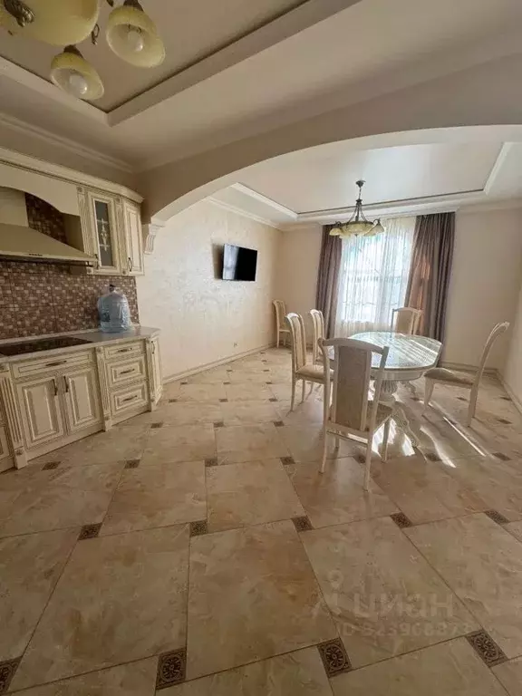 Дом в Крым, Симферопольский район, Молодежное пгт ул. Достлук (190 м) - Фото 1