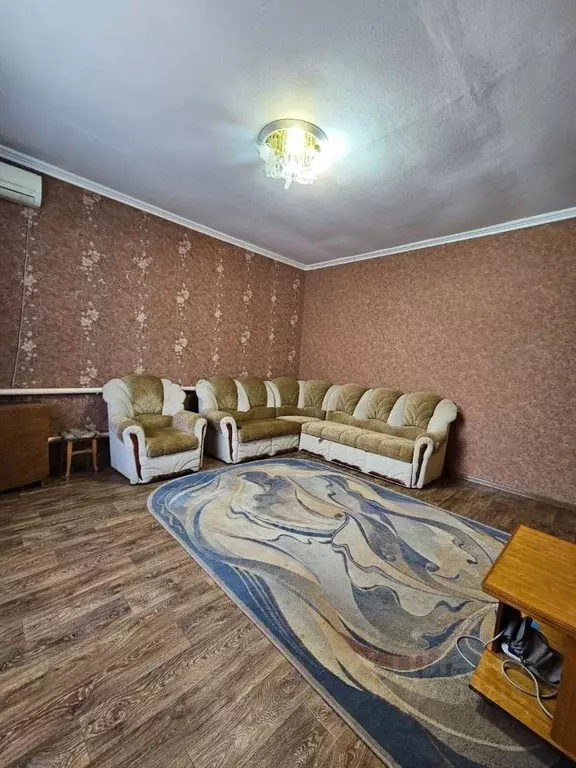 Дом в Краснодарский край, Абинск ул. Тищенко (180 м) - Фото 1