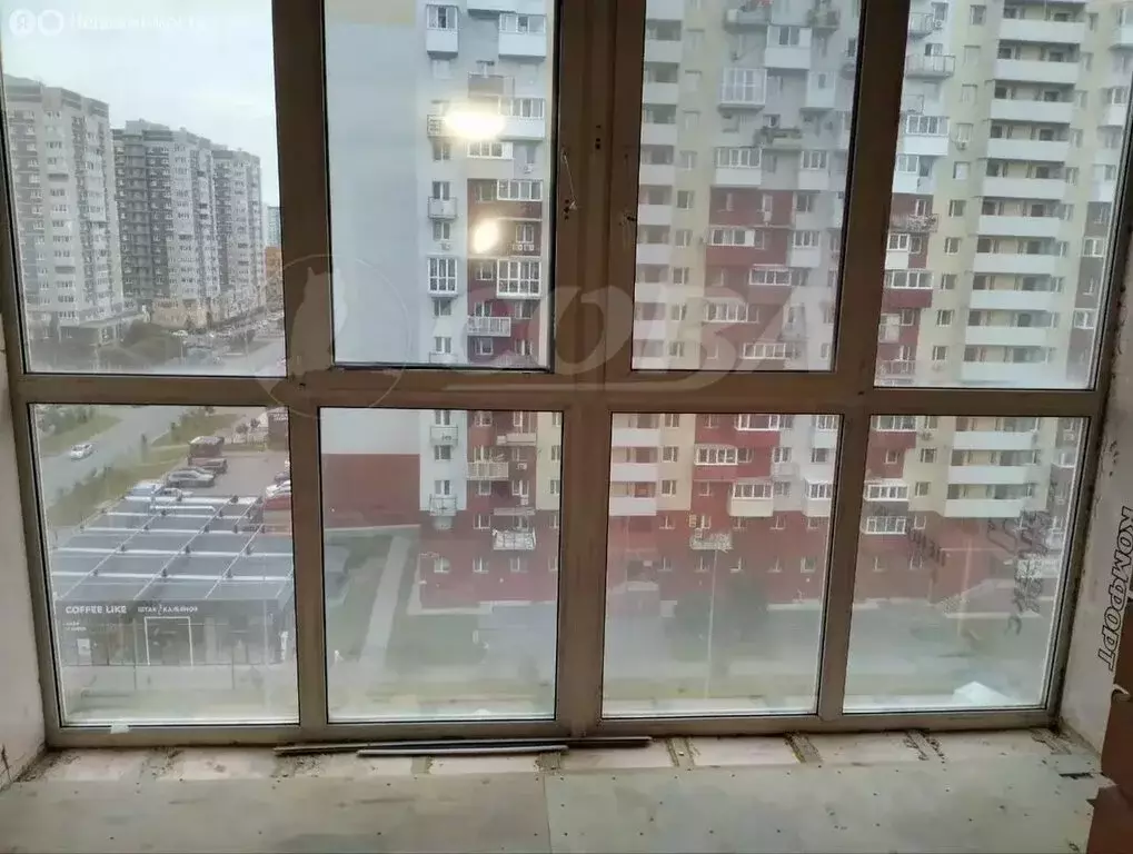 2-комнатная квартира: Тюмень, улица Прокопия Артамонова, 9 (82 м) - Фото 1