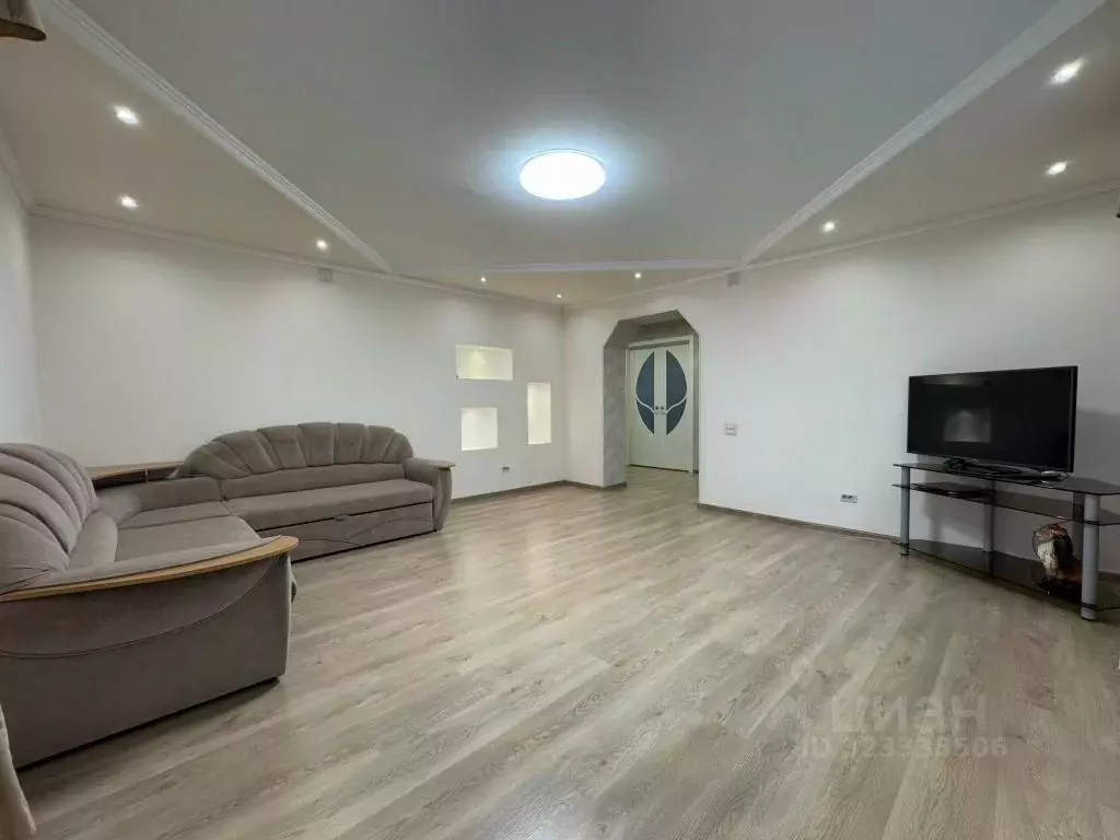 3-к кв. Кировская область, Киров ул. Ленина, 187 (75.0 м) - Фото 2