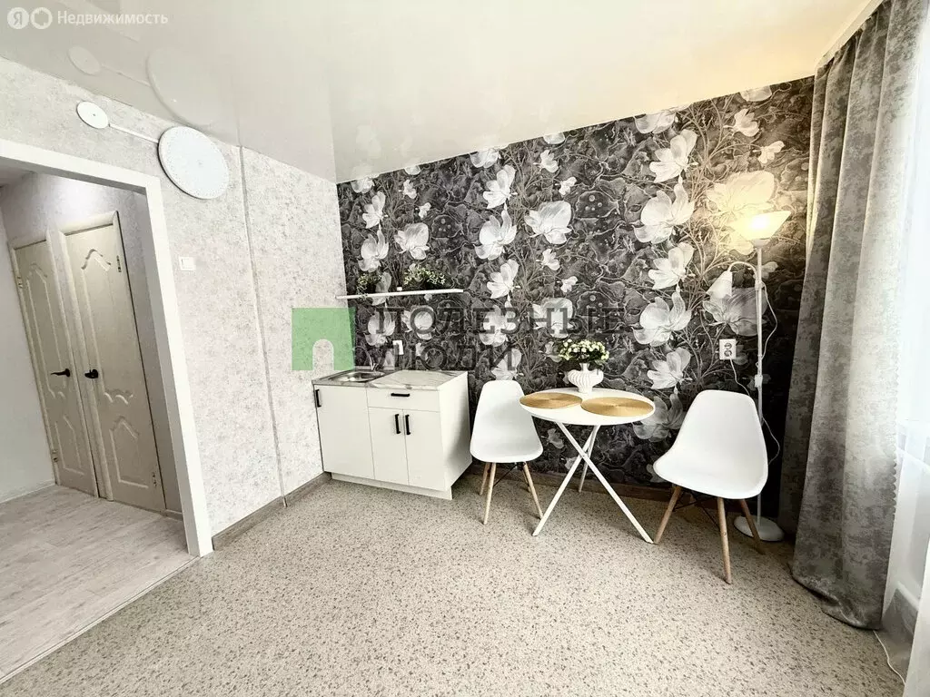 Квартира-студия: Ижевск, улица Коммунаров, 355 (18 м) - Фото 2