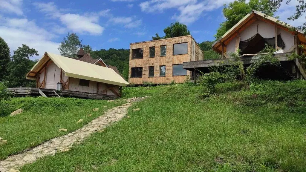 Дом в Краснодарский край, Апшеронский район, пос. Мезмай Школьная ул., ... - Фото 2