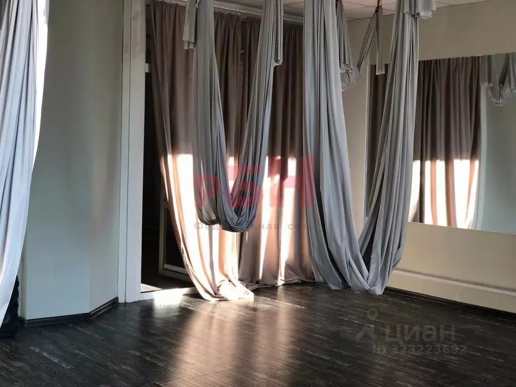 Помещение свободного назначения в Тюменская область, Тюмень ул. ... - Фото 1