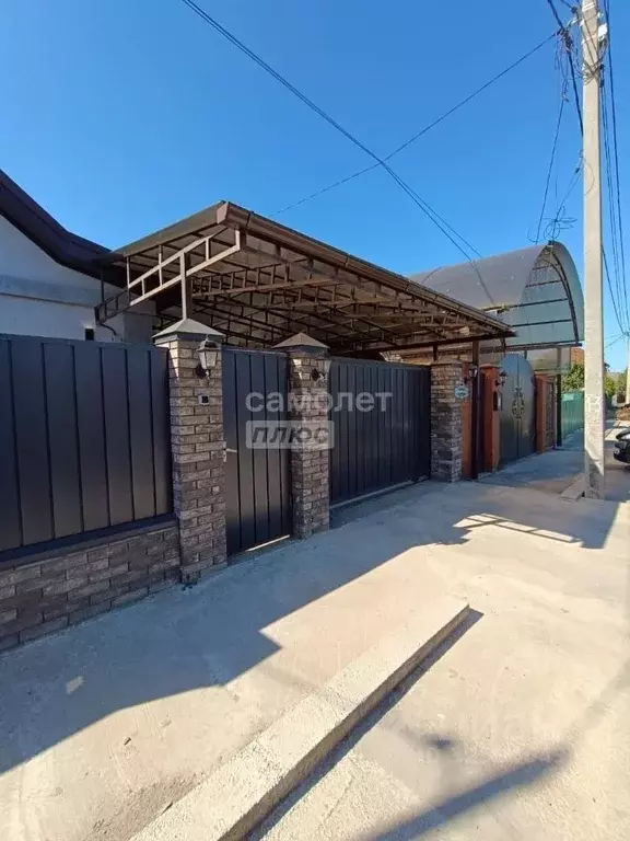 Дом в Краснодарский край, Динской район, Новотитаровская ст-ца ... - Фото 1