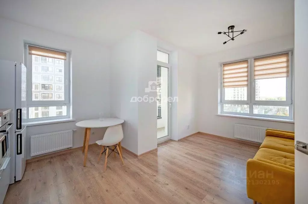 2-к кв. Свердловская область, Екатеринбург бул. Новосинарский, 5 (57.6 ... - Фото 1