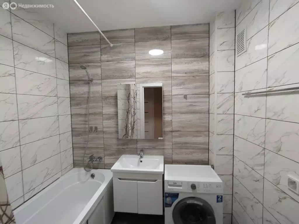 3-комнатная квартира: Екатеринбург, Библиотечная улица, 33 (72.6 м) - Фото 1