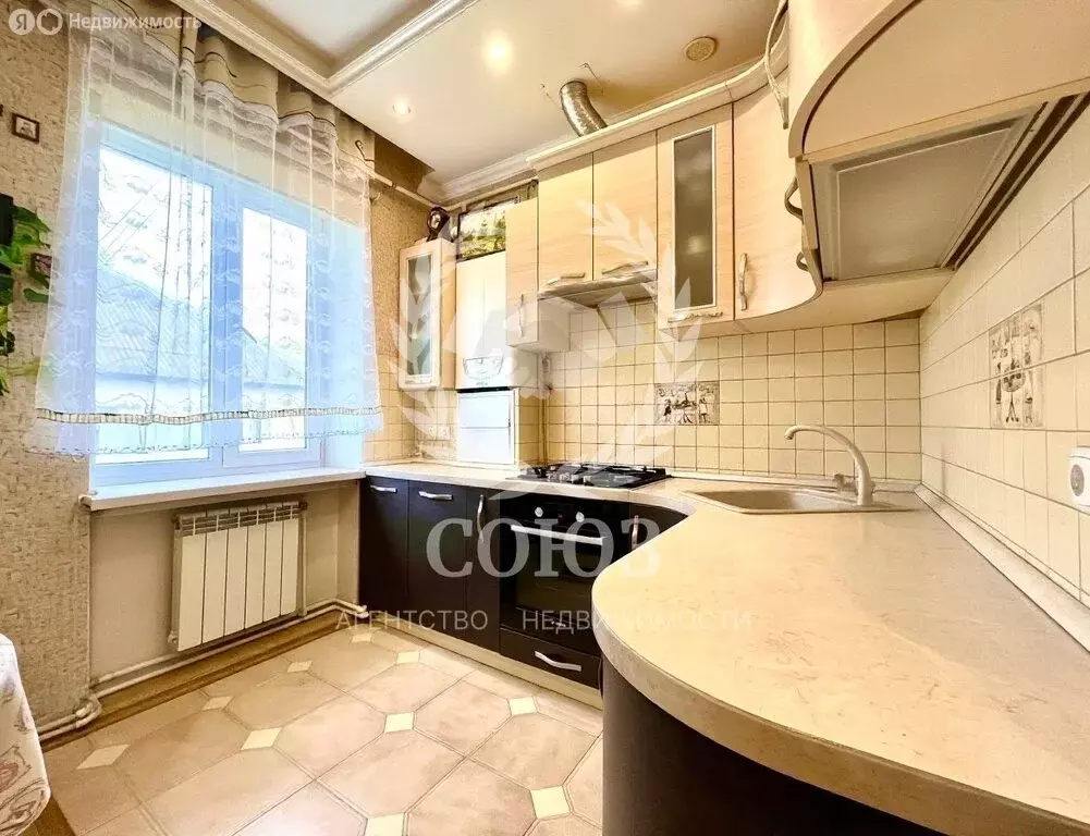 3-комнатная квартира: Сосенский, улица Ломоносова, 28 (75.6 м) - Фото 1