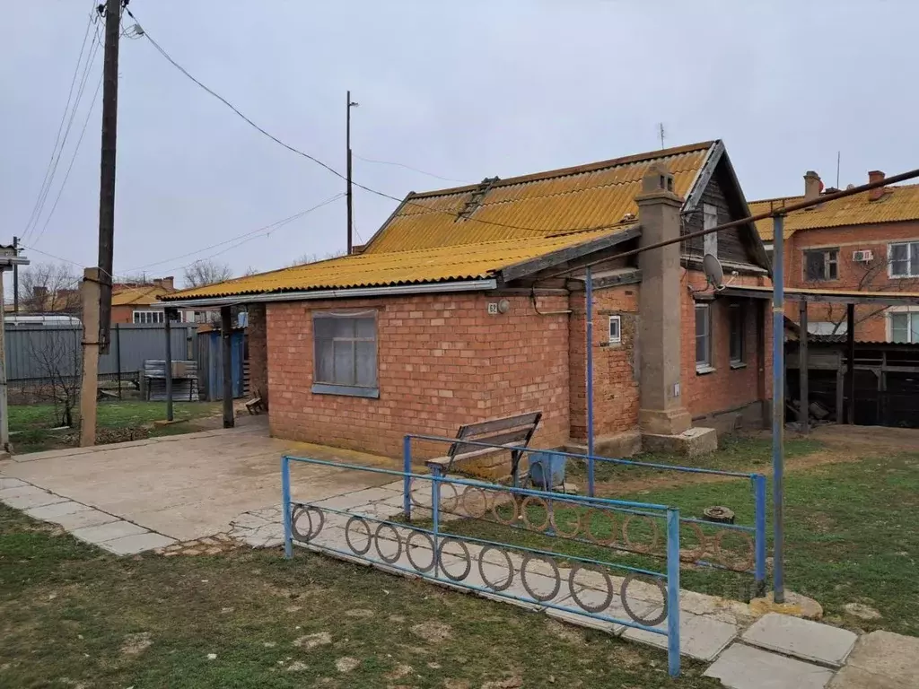 Дом в Астраханская область, с. Красный Яр ул. Советская, 62 (63 м) - Фото 1
