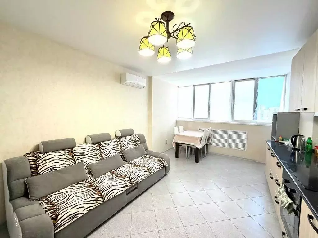 2-к кв. Липецкая область, Липецк ул. Е.И. Замятина, 1 (71.2 м) - Фото 1