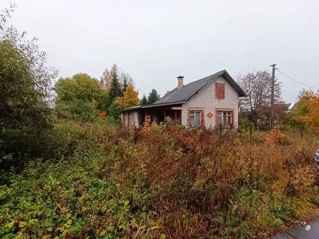 Дом в Новгородская область, Валдайский район, Рощинское с/пос, д. ... - Фото 1