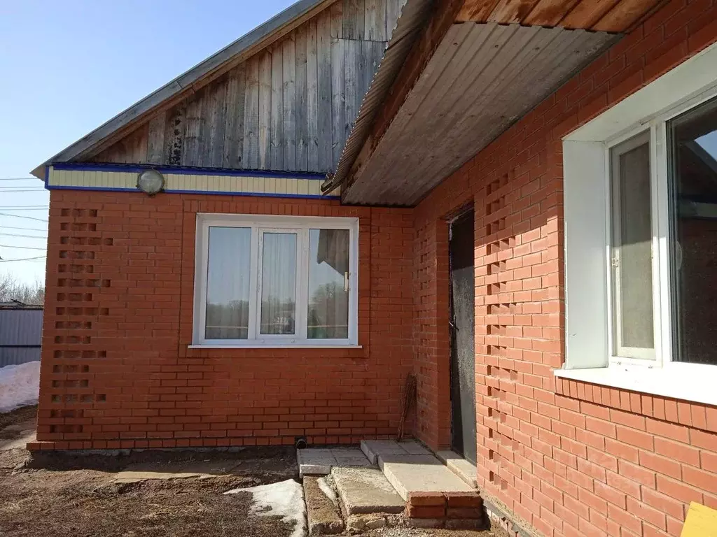 Дом в Оренбургская область, Тоцкий сельсовет, с. Тоцкое ул. ... - Фото 2