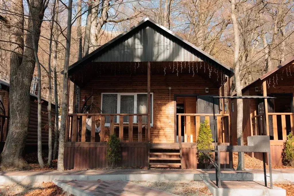 Дом в Карачаево-Черкесия, Зеленчукский район, с. Архыз ул. Лесная, 1С ... - Фото 1