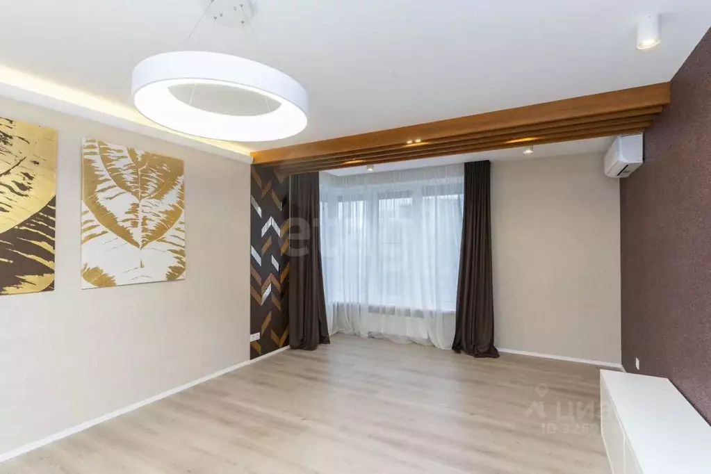 3-к кв. Тюменская область, Тюмень ул. Федюнинского, 30к1 (82.5 м) - Фото 0