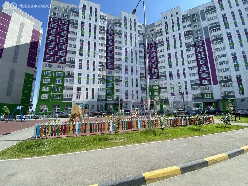 2-комнатная квартира: Тюмень, улица Валентины Трофимовой, 13 (67.4 м) - Фото 1