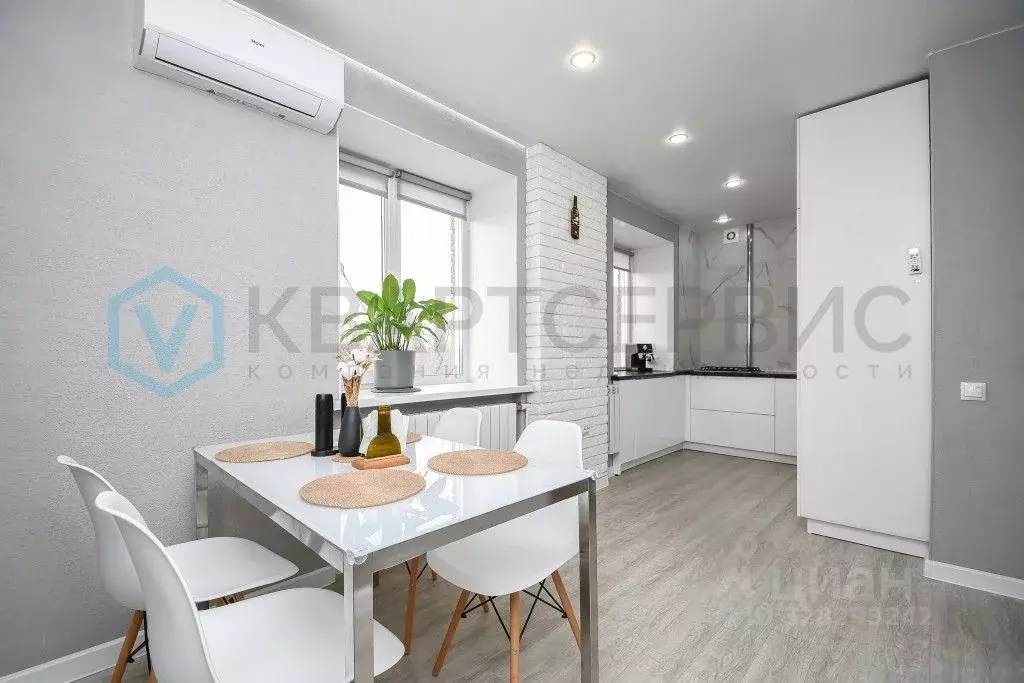 2-к кв. Омская область, Омск ул. Челюскинцев, 87 (51.0 м) - Фото 1