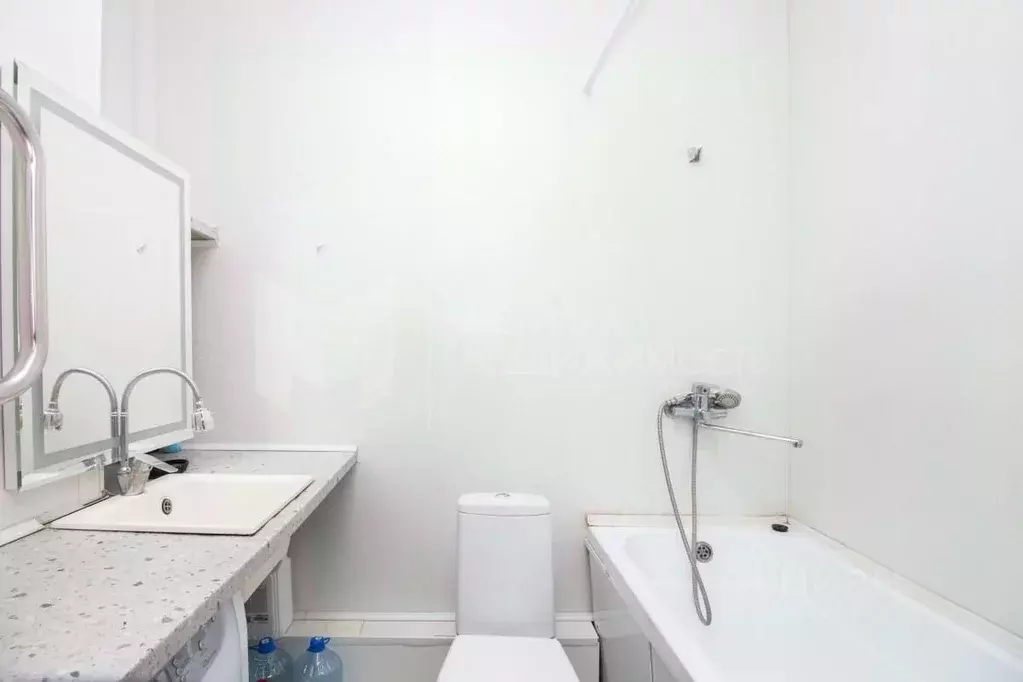 Студия Тюменская область, Тюмень ул. Новоселов, 111 (15.0 м) - Фото 1