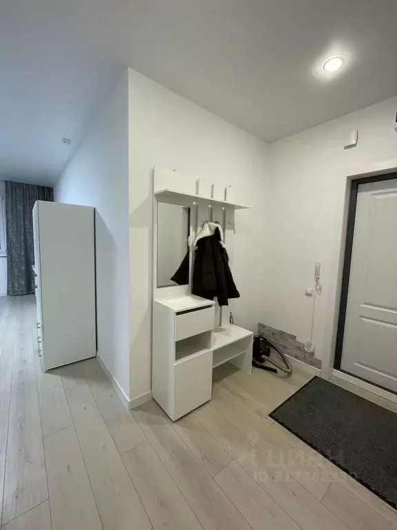 Студия Тюменская область, Тюмень Дамбовская ул., 27к1 (33.8 м) - Фото 1