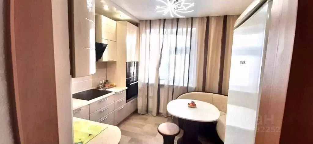 2-к кв. Саха (Якутия), Мирный ул. Аммосова, 100 (57.0 м) - Фото 0