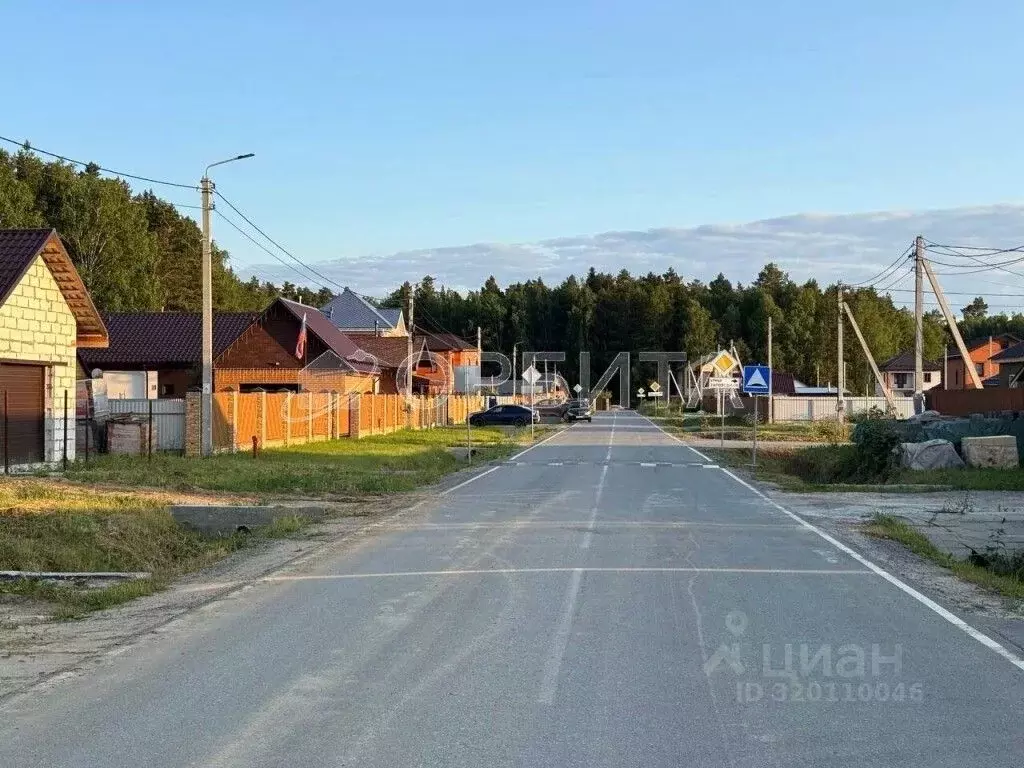 Участок в Тюменская область, Тюменский район, д. Ушакова ул. ... - Фото 1