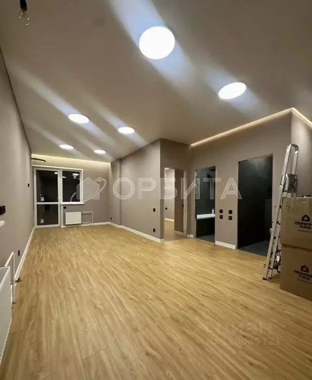 1-к кв. Тюменская область, Тюмень ул. Парада Победы, 11 (46.7 м) - Фото 2