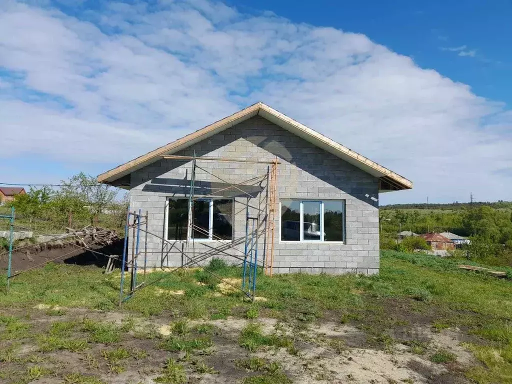 Дом в Белгородская область, Старооскольский городской округ, с. ... - Фото 1