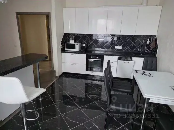 3-к кв. Красноярский край, Красноярск ул. Республики, 37А (90.0 м) - Фото 1