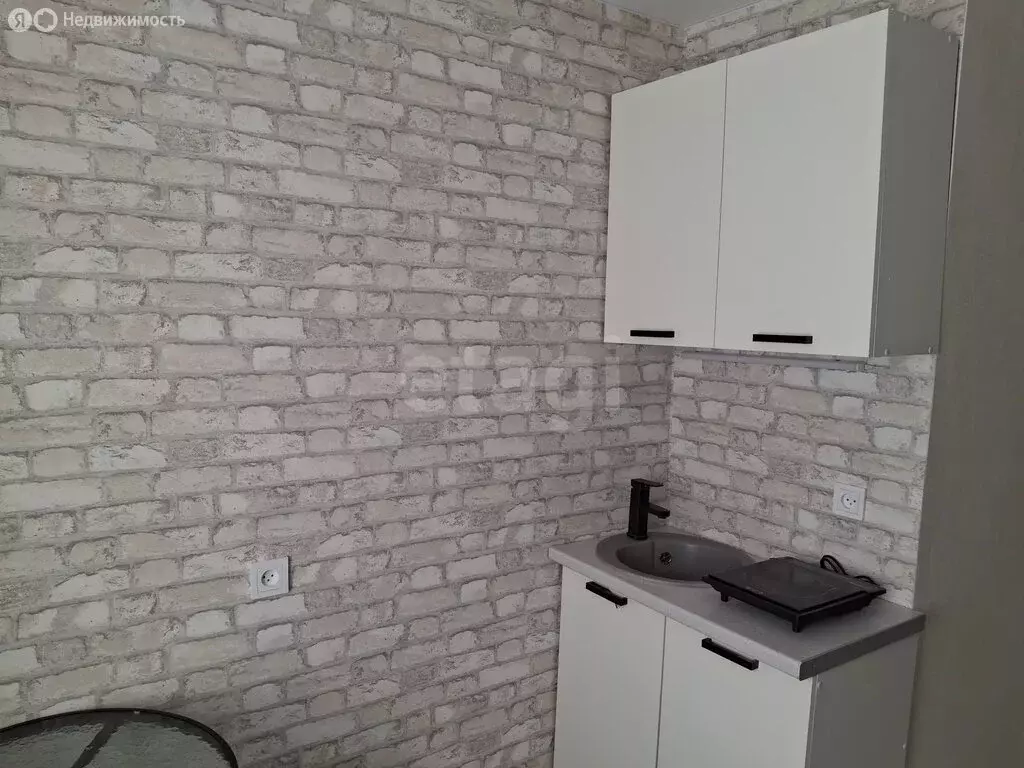 Квартира-студия: Нижний Новгород, улица Бекетова, 58/2 (14 м) - Фото 1