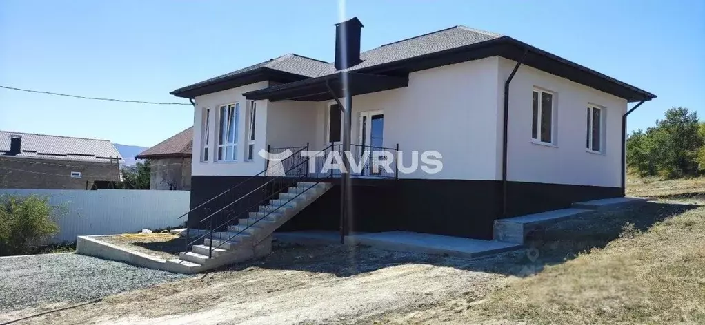 Дом в Крым, Симферопольский район, Добровское с/пос, с. Пионерское ул. ... - Фото 2