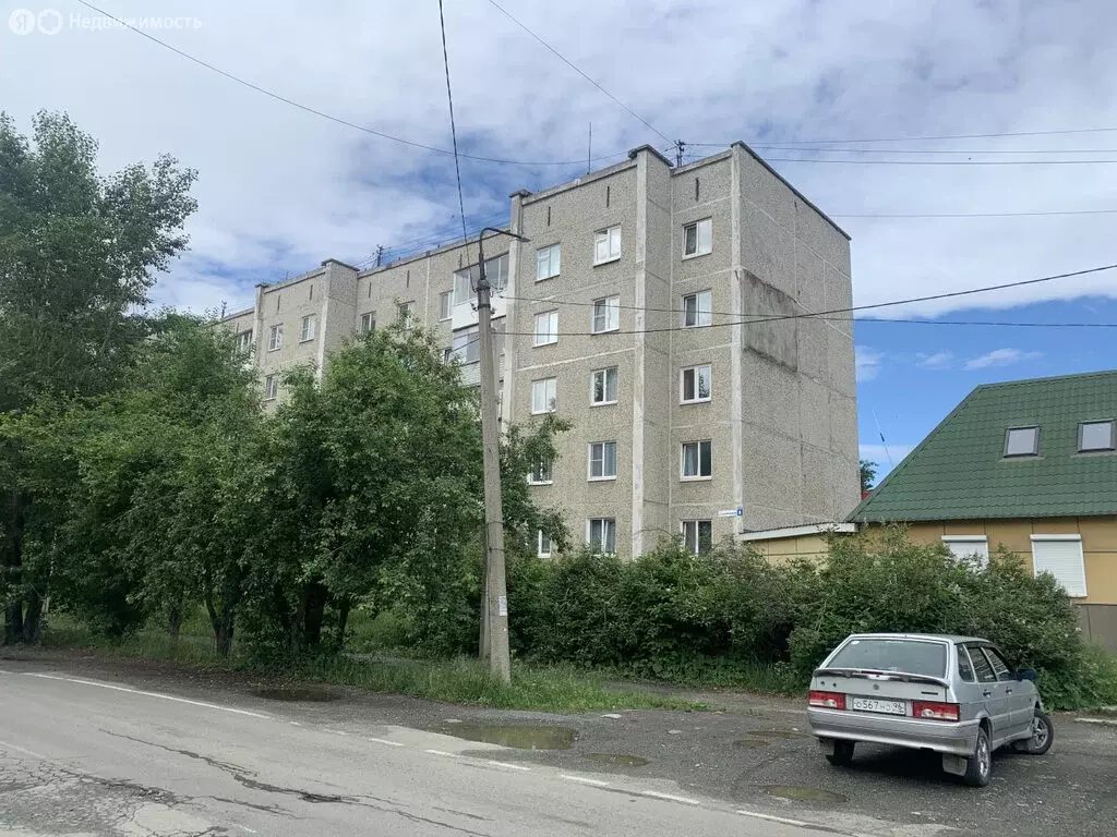 3-комнатная квартира: Ревда, улица Советских Космонавтов, 8 (64 м) - Фото 0